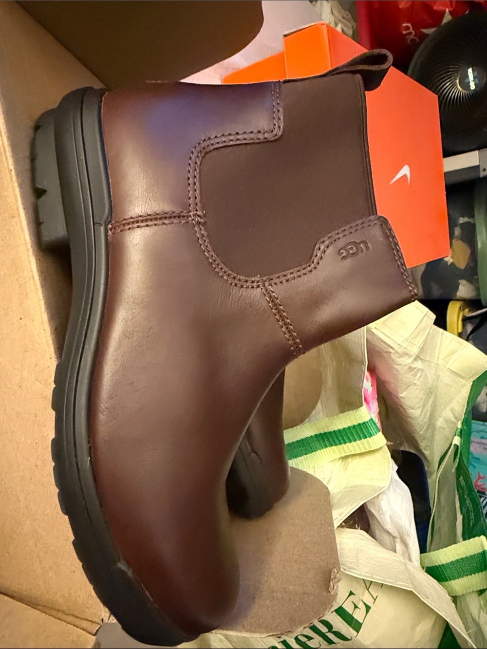 Ugg - Picture 2 of 7
